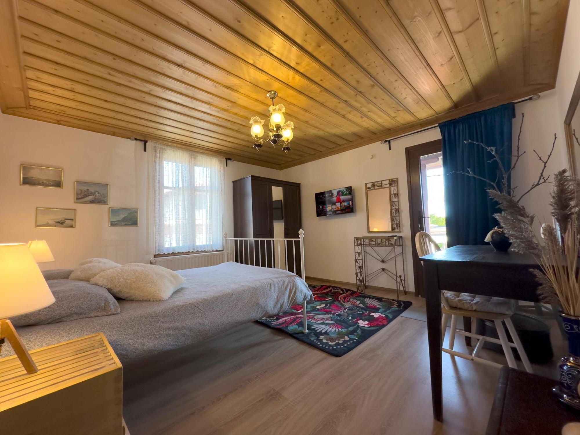 Renovated Old Manor House With Yard Villa Arnaia Exterior photo